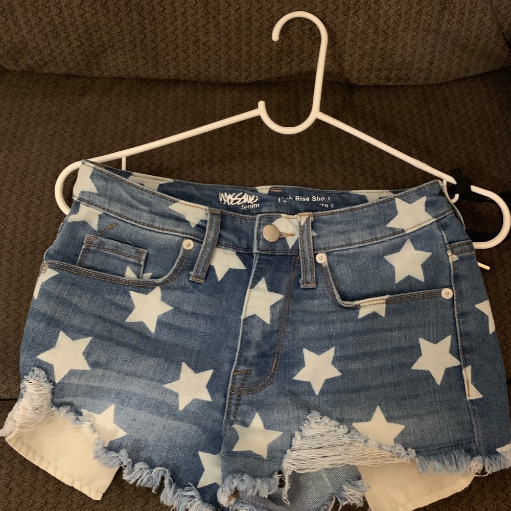 -Distressed-Ripped-Shorts-cut-off-Low-rise-shorts. - Picture 2 of 7